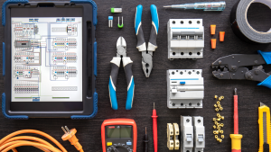 Qual é a função das normas técnicas em materiais elétricos?